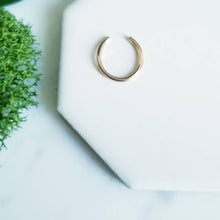 Load image into Gallery viewer, 14K Rose GF Round Wire Ear Cuff