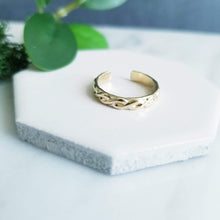 Load image into Gallery viewer, SOLID 14K Yellow Gold Twisted Band Toe Ring
