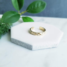 Load image into Gallery viewer, SOLID 14K Yellow Gold Twisted Band Toe Ring
