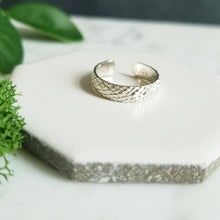 Load image into Gallery viewer, Snakeskin Textured Sterling Silver Toe Ring
