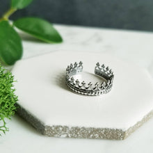 Load image into Gallery viewer, Sterling Silver Queens Crown Toe Ring
