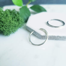 Load image into Gallery viewer, Slim Round Wire Sterling Silver Toe Ring
