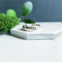 Load image into Gallery viewer, Diagonal Striped Sterling Silver Toe ring
