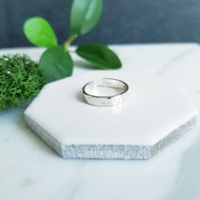 Load image into Gallery viewer, 3mm Sterling Silver Toe Ring- Hammered Texture
