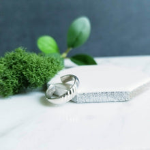 Load image into Gallery viewer, Diagonal Striped Sterling Silver Toe ring
