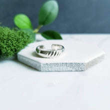 Load image into Gallery viewer, Diagonal Striped Sterling Silver Toe ring
