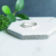 Load image into Gallery viewer, Sterling Silver Toe Ring, 2mm, Hammered Finish
