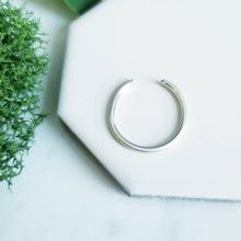 Load image into Gallery viewer, Brushed Textured Sterling Silver Round Wire Toe Ring
