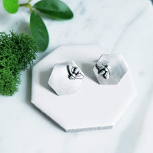 Load image into Gallery viewer, Sterling Silver Bee Honeycomb Cuff Links
